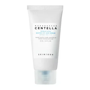 Különleges ajánlat SKIN1004 Madagascar Centella Hyalu-Cica Water-Fit Sun Serum SPF50+ PA++++ MINI - Könnyű Fényvédő MINI 15ml