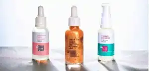 Három arc- és szemszérumból álló csomag 3x30 ml 1. Szérum a vitalitásért Zöld tea Koffein Vörösbor szérum 2. C-vitaminnal és Niacinamiddal fényfokozó 3. Hyaluron Collagen Serum Ne maradj le